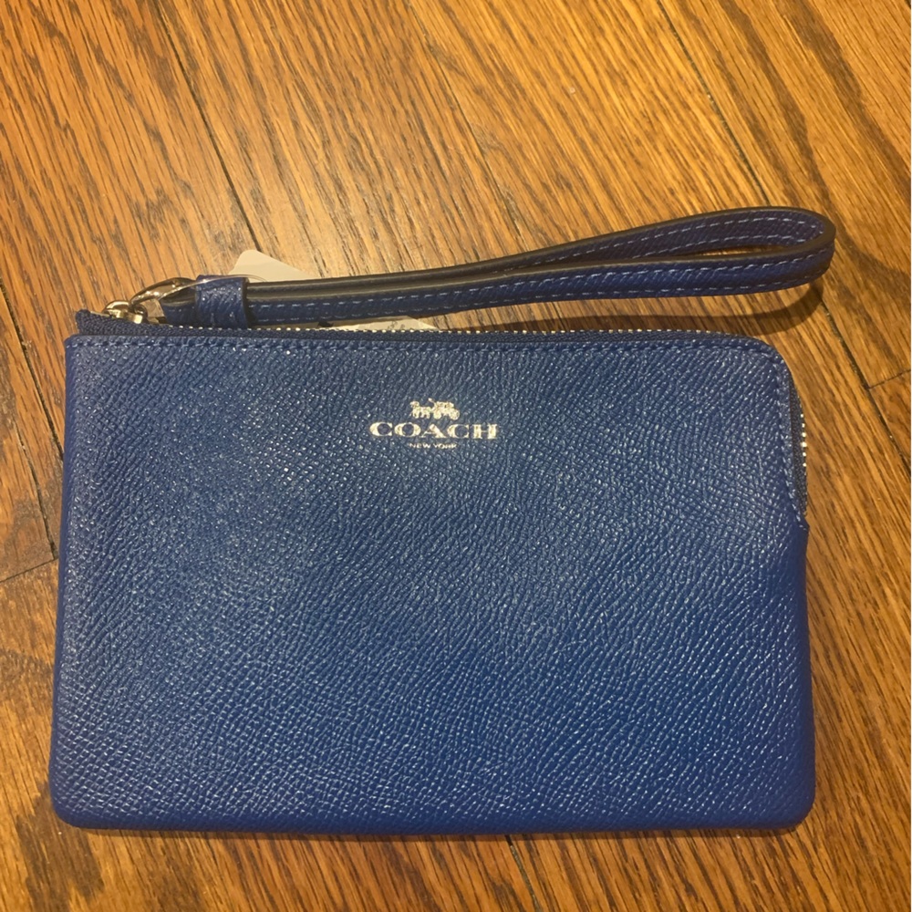Corner Zip Wristlet